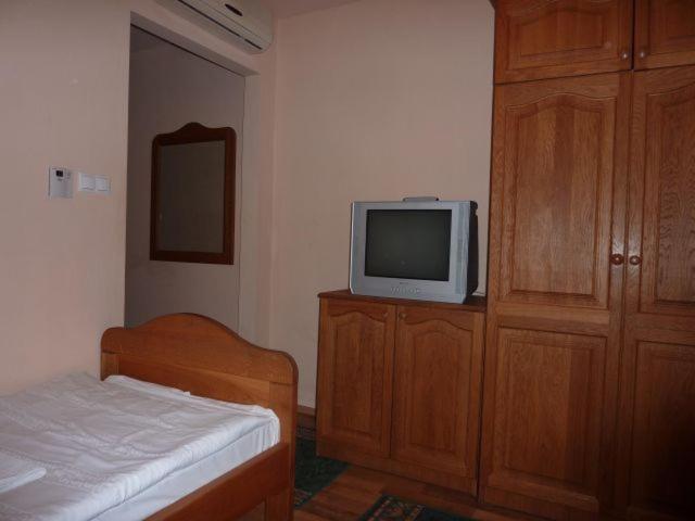 Naspolya Panzio Es Etterem Bataapati Quarto foto