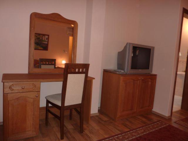 Naspolya Panzio Es Etterem Bataapati Quarto foto