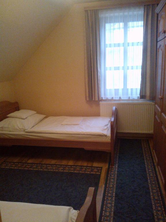 Naspolya Panzio Es Etterem Bataapati Quarto foto